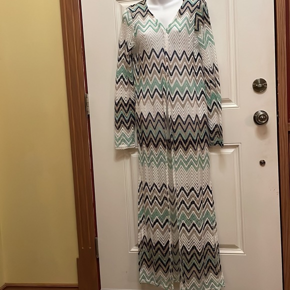 🎃 $19 🎃 Revamped Large crocheted look, long chevron light/airy Cover Up.  NWT - Picture 2 of 7